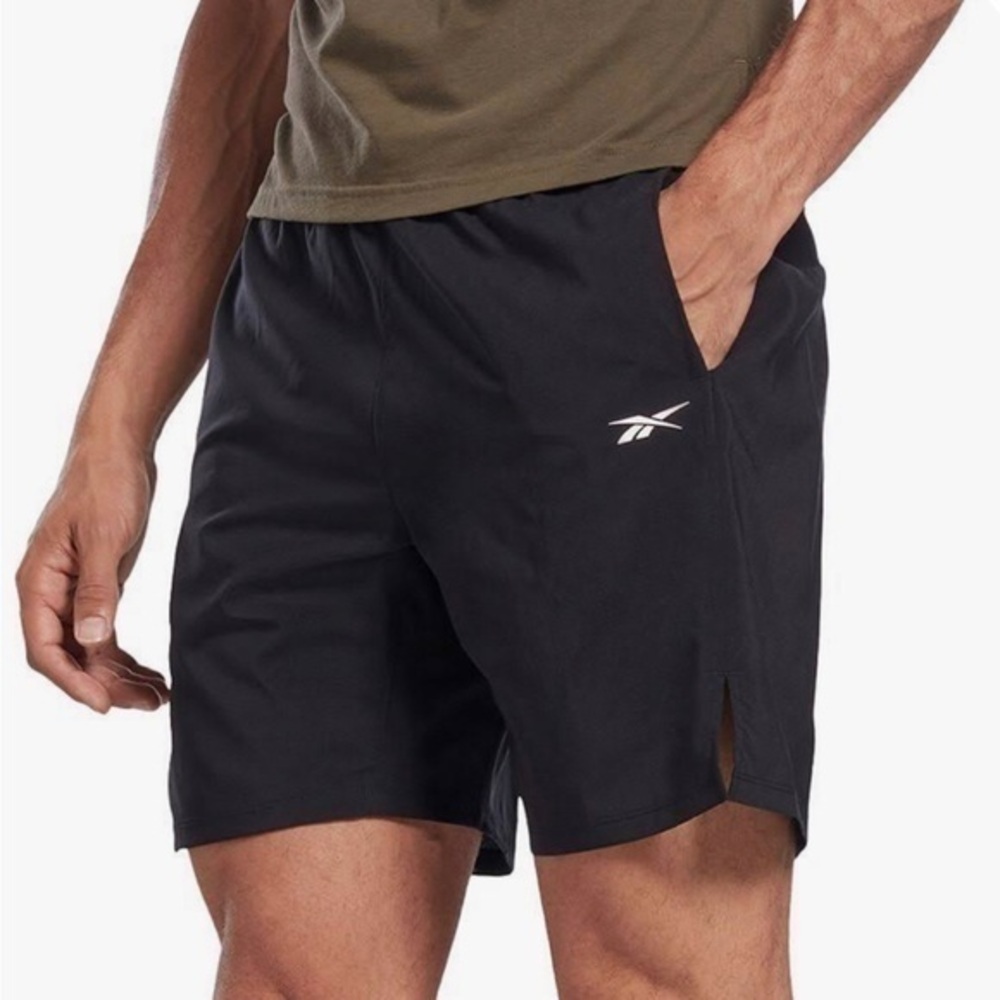 Reebok Black Gray Athletic work out pocket shorts size medium